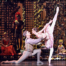 Lucinda Dunn & Damien Welch
