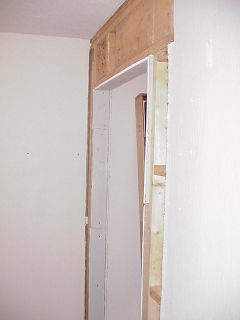 NewclosetOpening2.jpg (44005 bytes)