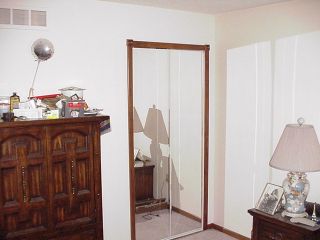 mirrordoors2.jpg (58789 bytes)