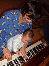 190802_ben_piano_2.jpg (41165 bytes)