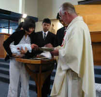 ../danlim_nz/Ben/baptism1.jpg (29213 bytes)