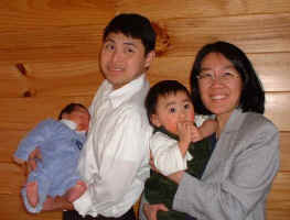 ../danlim_nz/Ben/ben_and_godparents.jpg (25378 bytes)