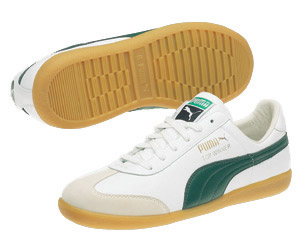 Classic tennis shoe with gum outsole and green puma sign.