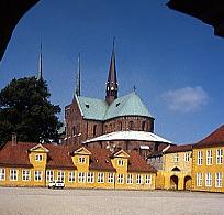 Blick vom eh. erzbisch�flichen Palais auf den backsteinernen Dom