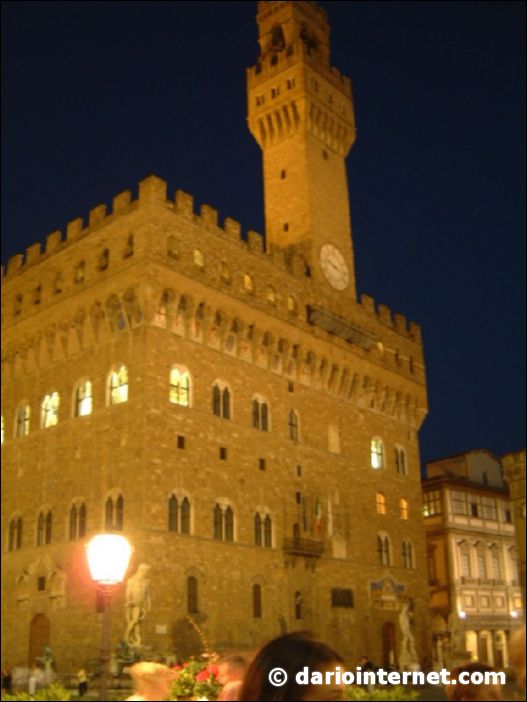 travel-firenze-signoria-night-rot