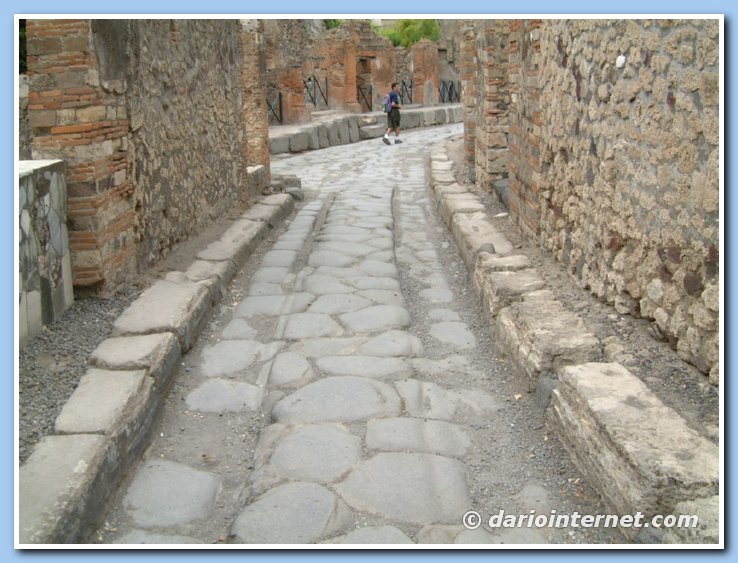 travel-pompei-walking332