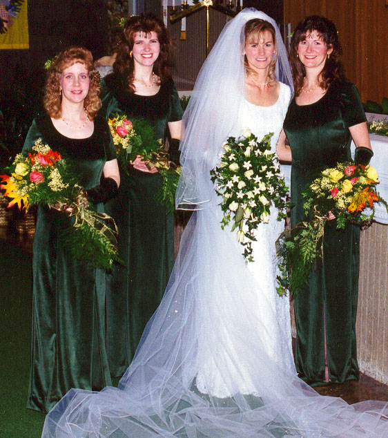 Click to see the bridesmaids UPCLOSE and PERSONAL