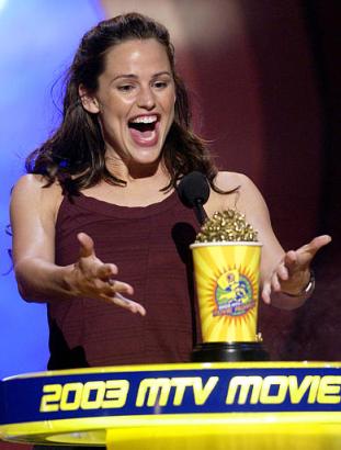 Jen Wins in MTV Awards!