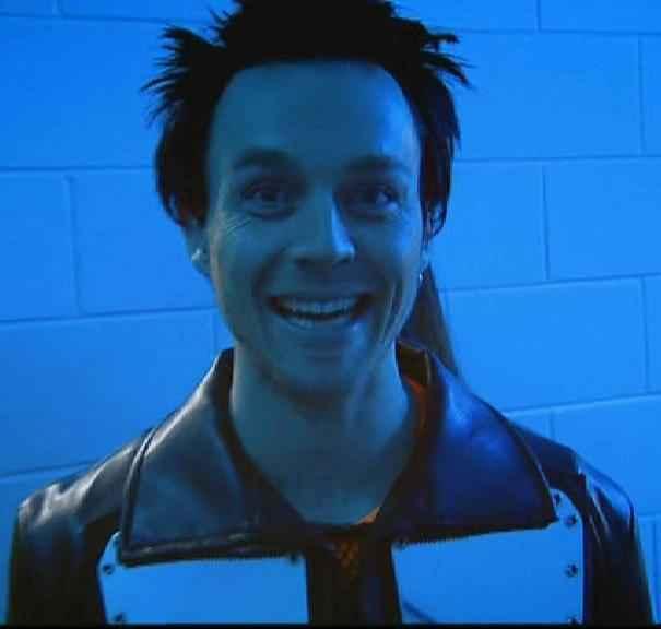 Doesn't he remind you of a character from "Chicken Run" in this pic?? Hehe.. :D 
