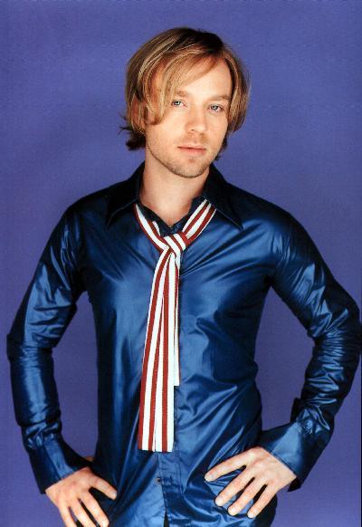 Ooooh, and even nicer shirt! And that tie.. Makes me feel all warm & fuzzy inside.. Seriously! 