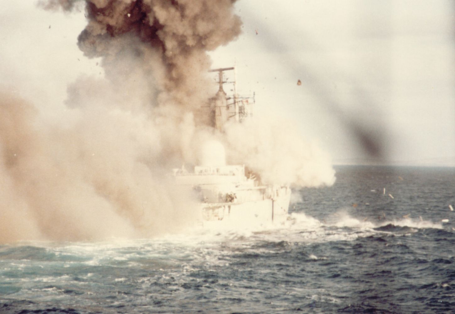 1982�� 5�� 25�� A-4 ��ī��ȣũ�� ������ ��ź 3���� �°� �����ϴ� 42�� ������ �ں�Ʈ��