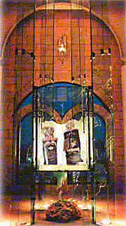 A unique Aron Kodesh in the Aish HaTora Yeshiva