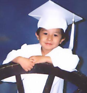alford's kindergarden Graduation pIC.. SO CUTE.. hehe.. Lolz