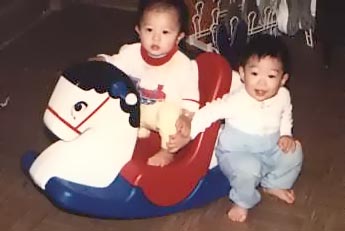 Das a pic of US, wen we were like 1 or less..&nbsp; Cute aint it?