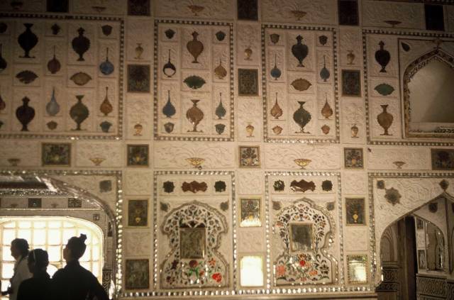 Wall in Ambur Palace
