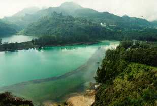 Dieng Plateau sulfur lake