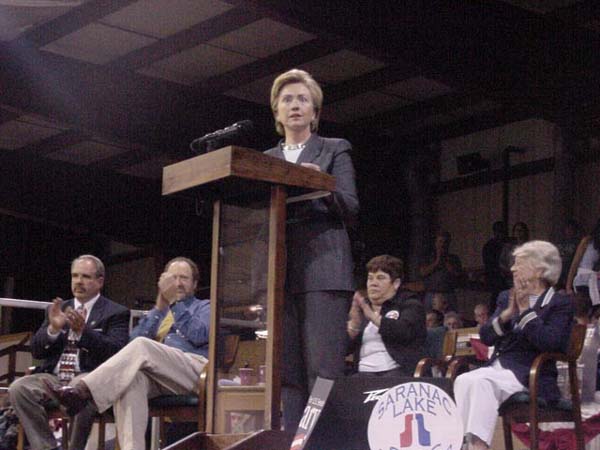 applaudinghil