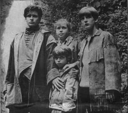Aliens in the Family cast