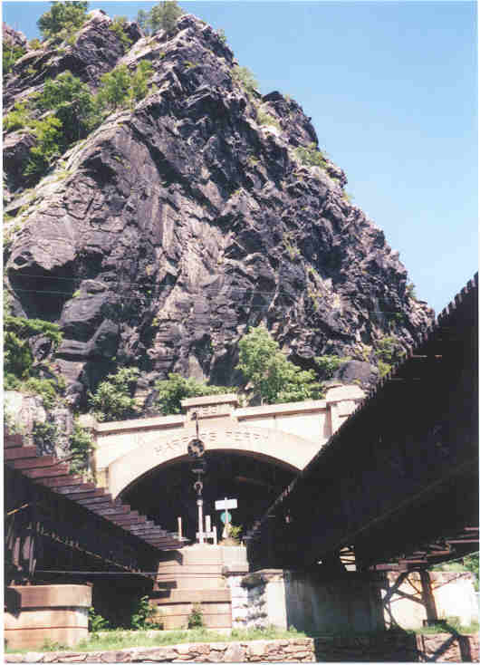 harpersferrytunnel.jpg (38886 bytes)