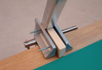 vise-and-chock-working.gif