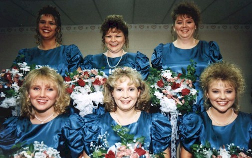 bridesmaids.jpg (61788 bytes)