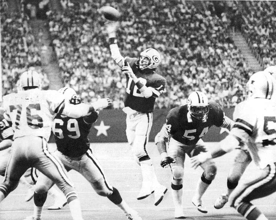 NFL_lynn_dickey.JPG (79339 bytes)