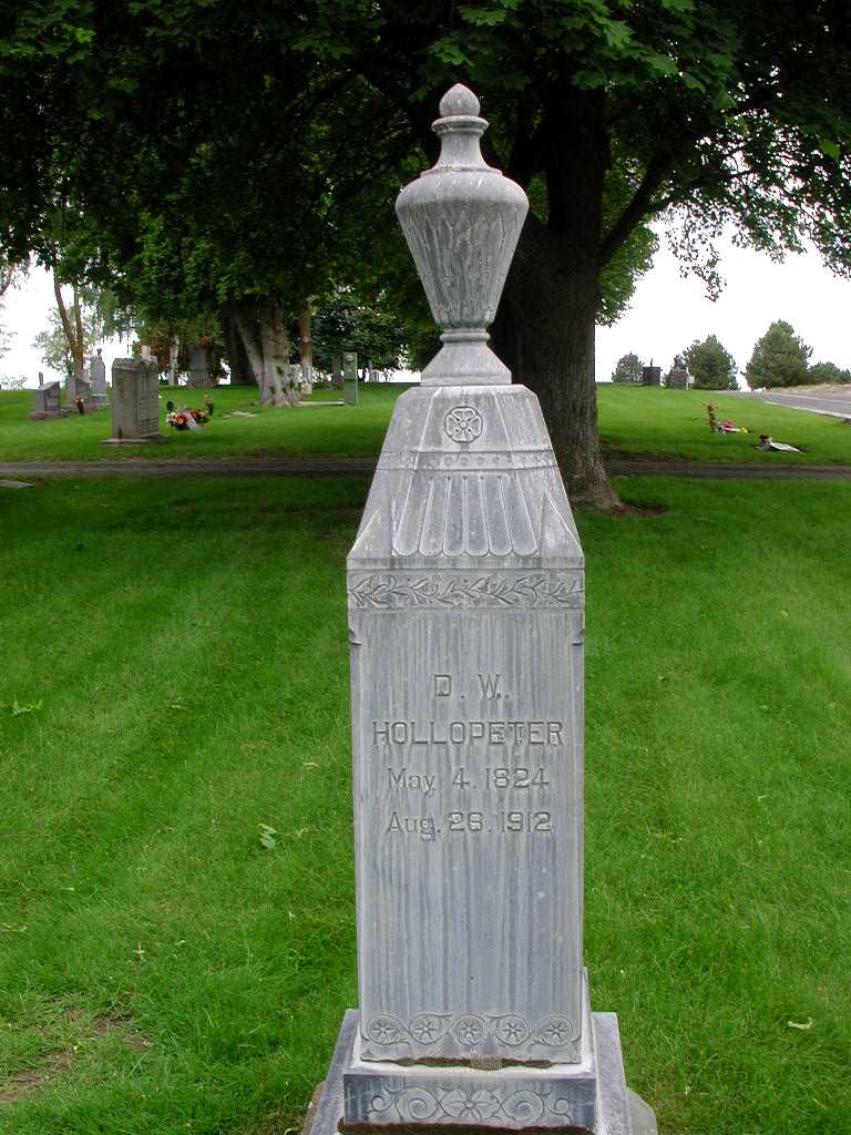 Marker of Daniel W. and Harriet A. (Ingle) Hollopeter