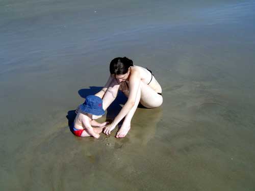 Dois pontinhos brancos na areia!