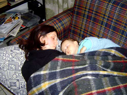 Cochilando com a mam&atilde;e!