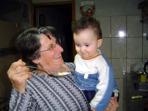 No colo da bisa e comendo sopa!