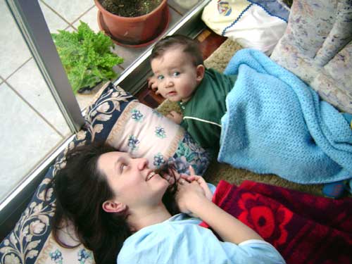 Curtindo um tapete com a mam&atilde;e!