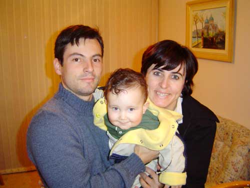 Tio Mauro e tia Ana comigo na foto.