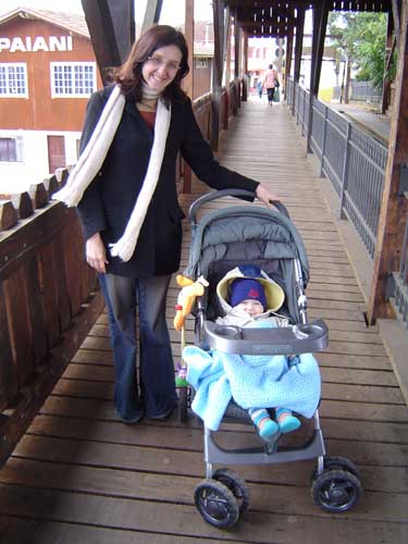 Na ponte de madeira de Ca&ccedil;ador!