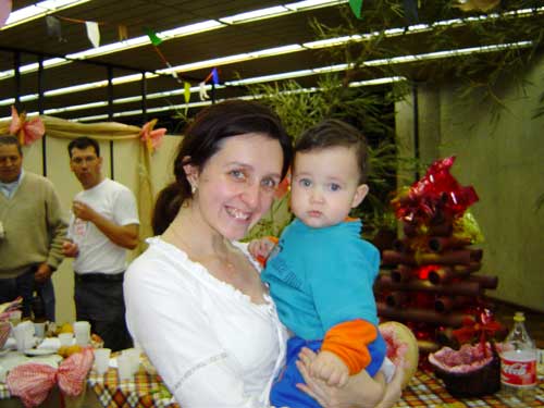 Com a mam&atilde;e na festa junina da Caixa Econ&ocirc;mica!