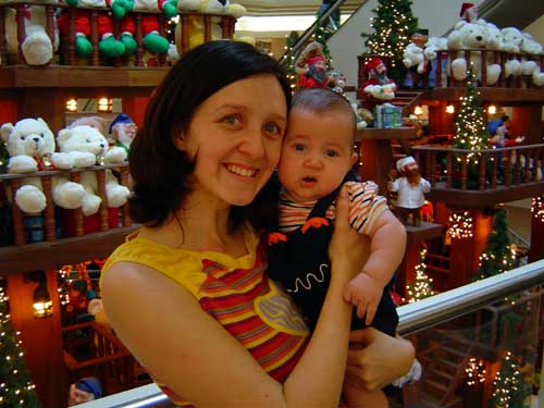 A decora&ccedil;&atilde;o de Natal t&aacute; lindona. N&eacute; mam&atilde;e?!