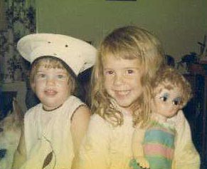 Shellie is the one on the left&nbsp;&nbsp;&nbsp;&nbsp;&nbsp; nice hat!
