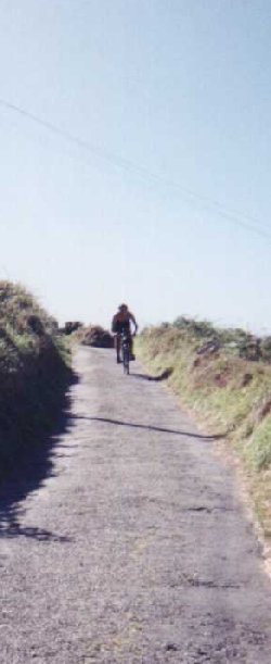 Downhill no asfalto de Cape Clear!