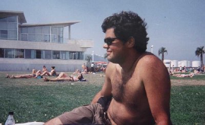 Pedro em grande estilo, numa praia de relva em Gijon!