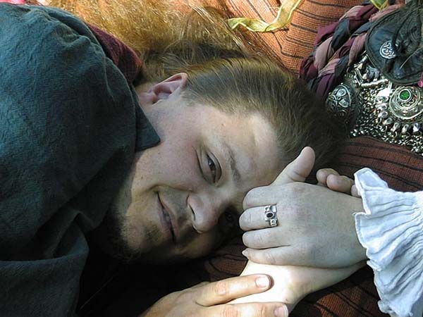 Brad look comfy!