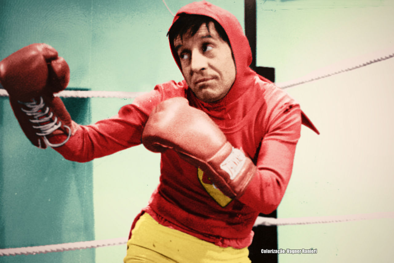 Foto do chapolin com luvas de boxe