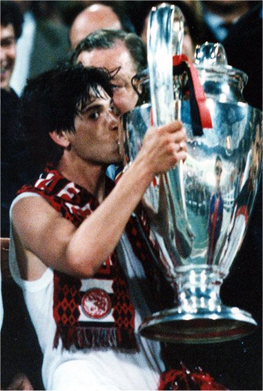 Demetrio Albertini UCLTrophy