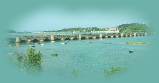 Puente de la Maza y la bah�a, al fondo la Barra del puerto