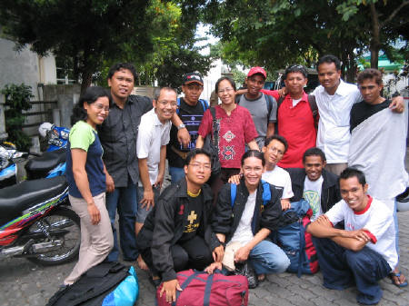 Pemberangkatan Rombongan Pertama Sukarelawan ke Aceh