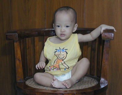 "Tirza itu... maan-niiess!" kata Lesra.