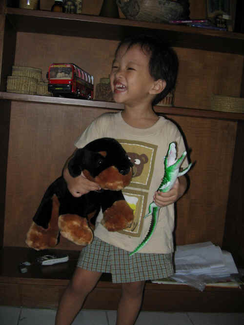 Tirza, Pluto, dan Buaya!