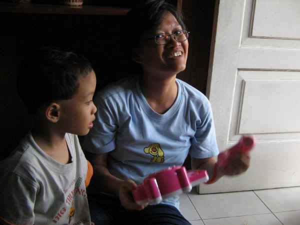 Ibu & Lesra mengucapkan selamat untuk Tirza!