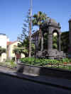 la-fuente.JPG (80038 bytes)