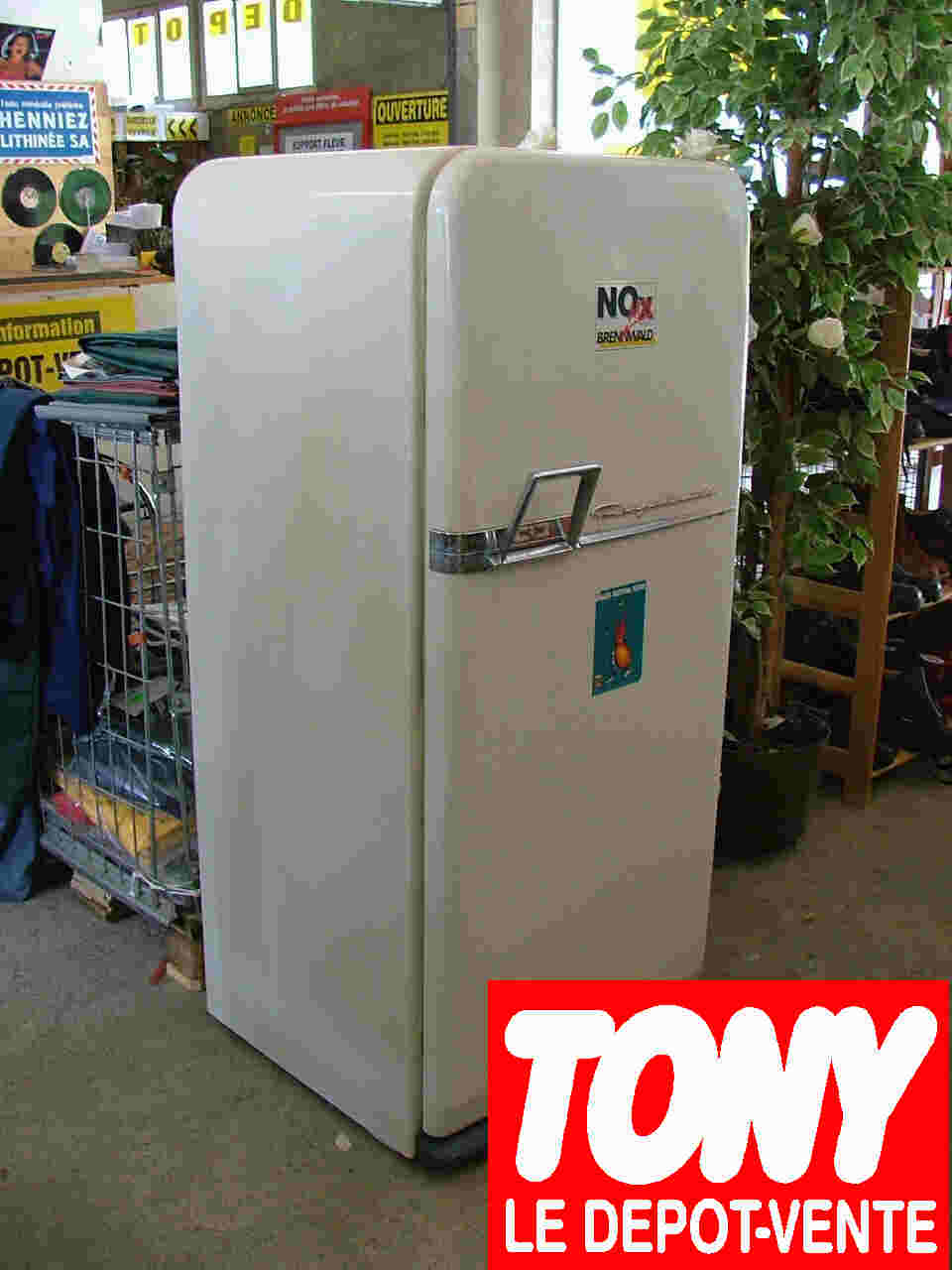 frigidaire 1950 à vendre **** TONY le DEPOTVENTE à 10 min de FRIBOURG