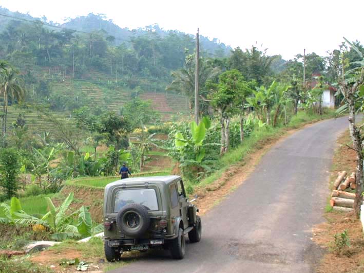 Click to view Deru's 4WD rigs