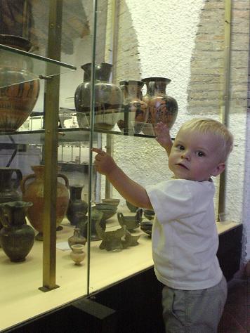 naar het archeologisch museum